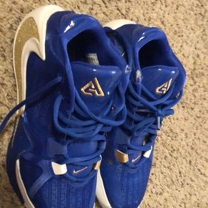 nike women’s basketball shoes PRICE REDUCED